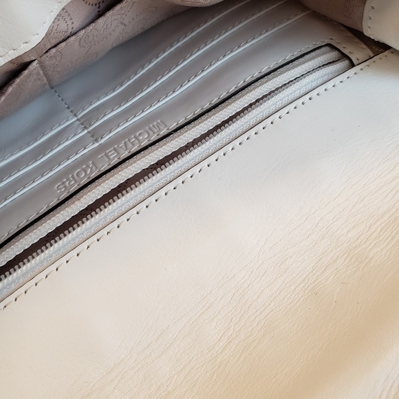 Michael Kors white clutch - Picture 4 of 6